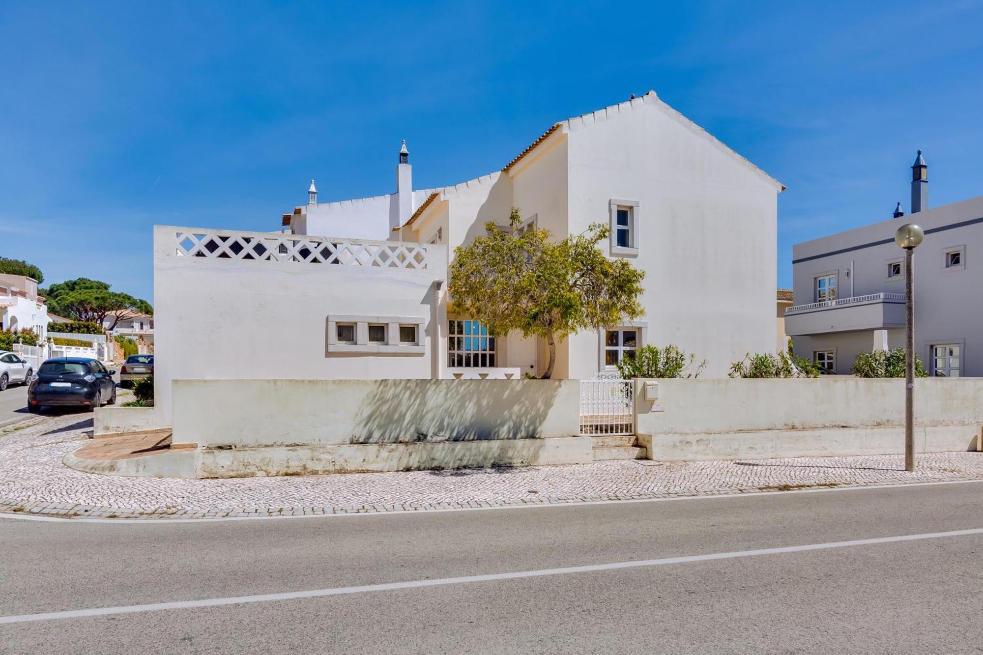 Villa Oliveiras De Vilamoura By The Portuguese Butler Картейра Экстерьер фото